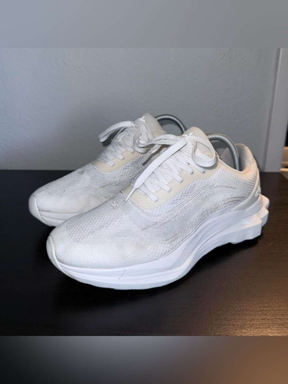 White Alo runners
